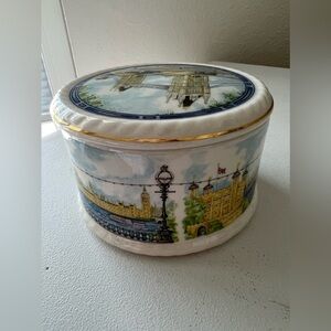 JAMES SADLER ENGLAND LIDDED PORCELAIN TRINKET BOX LONDON'S TOWER BRIDGE